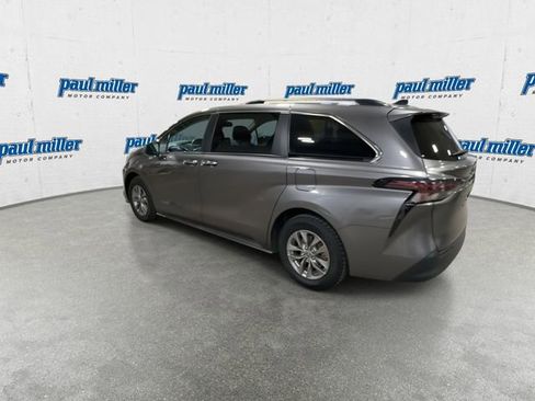 Used 2023 Toyota Sienna XLE image 8