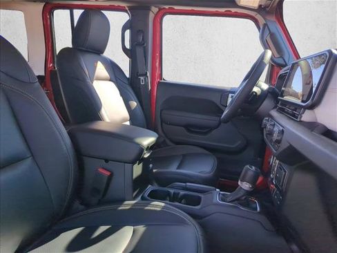 Used 2025 Jeep Wrangler Willys image 28