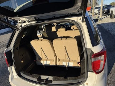 Used 2017 Ford Explorer XLT w/ Equipment Group 202A image 12