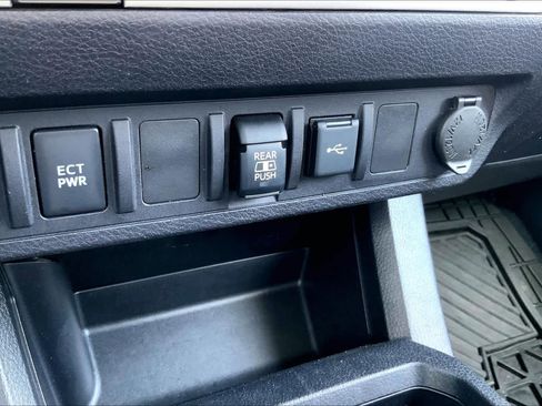 Used 2020 Toyota Tacoma SR5 image 34