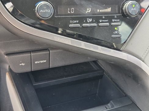 Used 2020 Toyota Camry SE FWD image 20