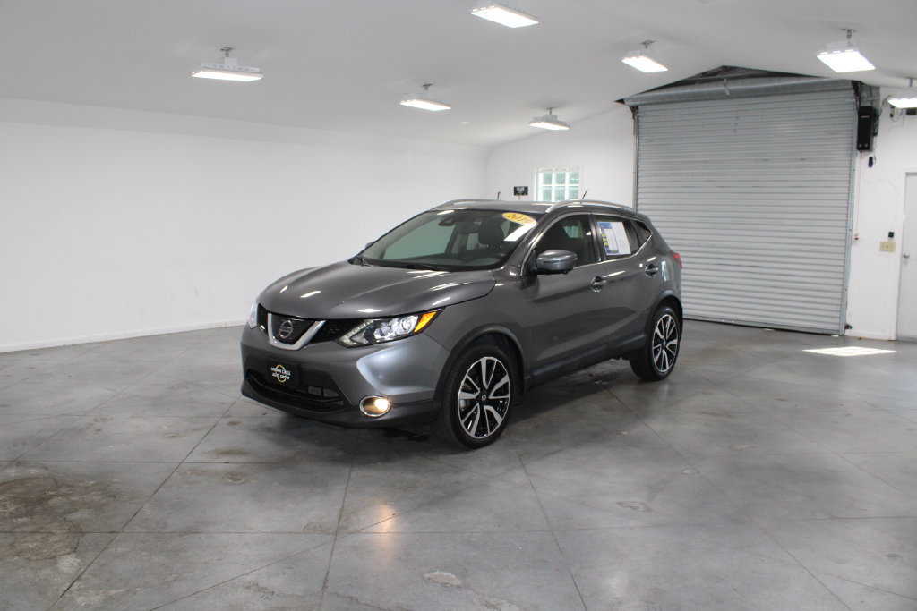 Used 2019 Nissan Rogue Sport SL w/ Premium Package FWD image 4