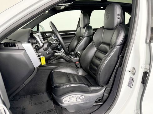 Used 2017 Porsche Cayenne Platinum Edition AWD/4WD image 32