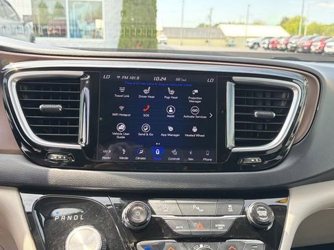 Used 2018 Chrysler Pacifica Touring-L Plus FWD image 23