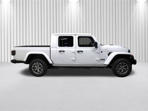 New 2026 Jeep Gladiator Sport image 2