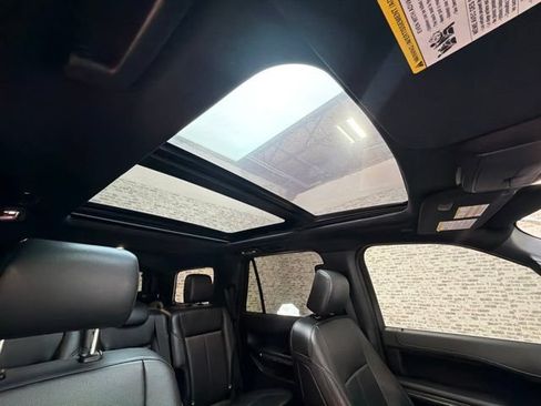 Used 2019 Ford Expedition XLT w/ Equipment Group 202A RWD image 13