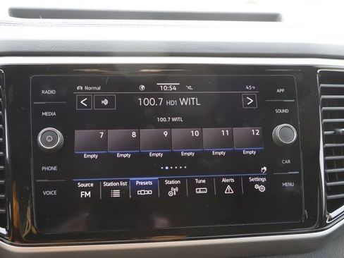 Used 2022 Volkswagen Atlas Cross Sport SE image 29