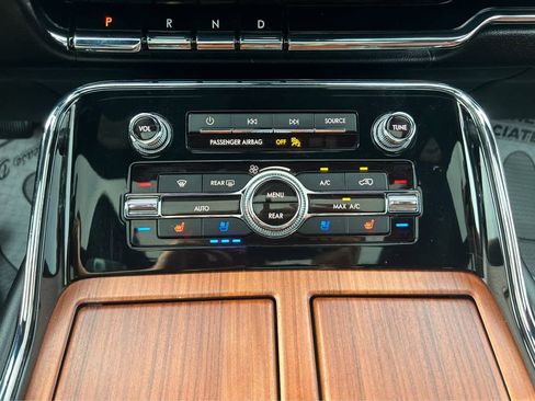 Used 2018 Lincoln Navigator L Reserve image 30