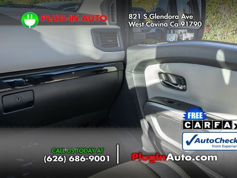 Used 2024 Nissan Titan SV w/ SV Convenience Package image 16