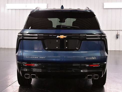 Used 2026 Chevrolet Traverse High Country w/ LPO, Floor Liner Package AWD/4WD image 6