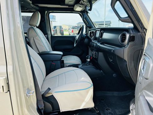 Used 2022 Jeep Wrangler Unlimited Sport image 31