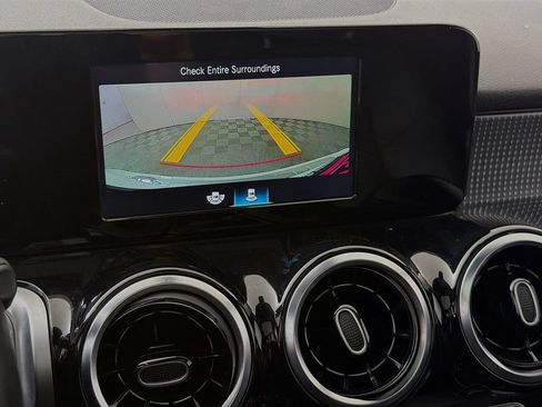 Used 2023 Mercedes-Benz GLB 250 image 18