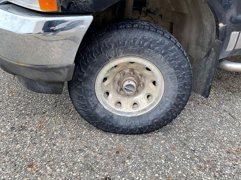 Used 2004 Ford F350 XL image 4