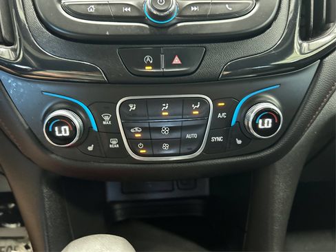 Used 2022 Chevrolet Equinox RS AWD/4WD image 26