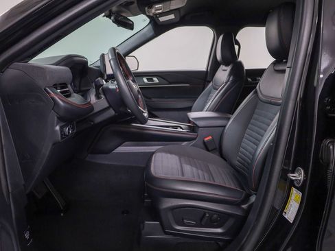 Certified 2025 Ford Explorer ST-Line image 11