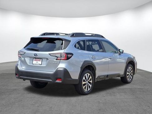 Used 2023 Subaru Outback Premium AWD/4WD image 4