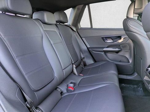 Used 2025 Mercedes-Benz GLC 300 image 21