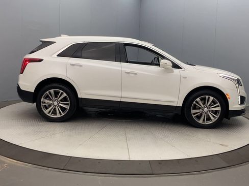 Used 2022 Cadillac XT5 Premium Luxury w/ Technology Package AWD/4WD image 6