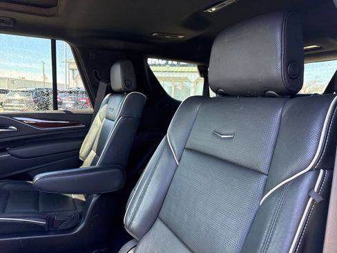 Used 2023 Cadillac Escalade Premium Luxury AWD/4WD image 45