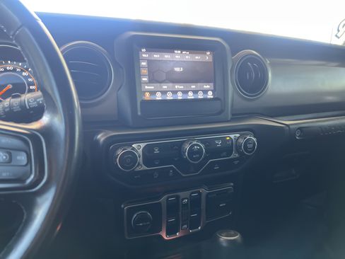 Used 2021 Jeep Wrangler Unlimited Willys image 27