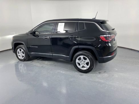 Used 2022 Jeep Compass Sport image 4