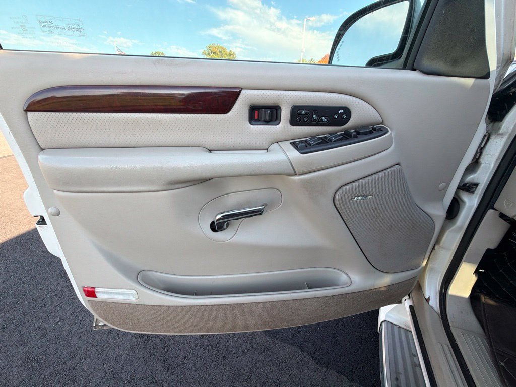 Used 2005 Cadillac Escalade AWD image 12