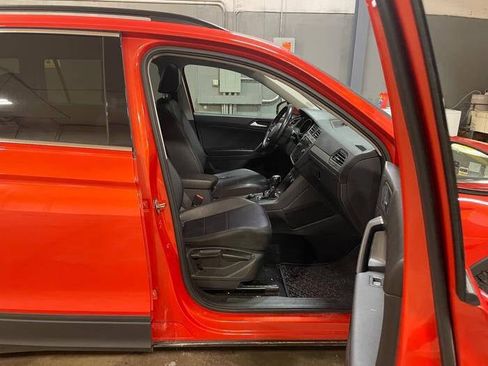 Used 2019 Volkswagen Tiguan SE w/ Panoramic Sunroof Package image 31