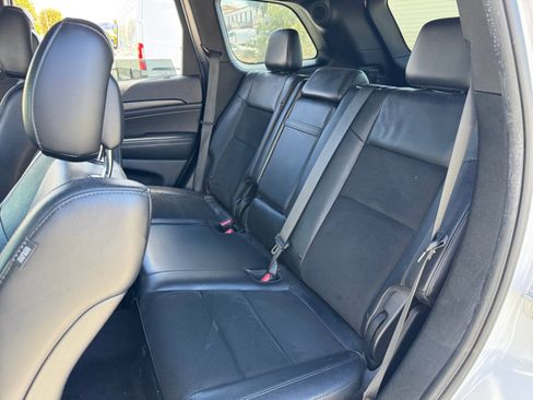 Used 2019 Jeep Grand Cherokee Altitude image 17