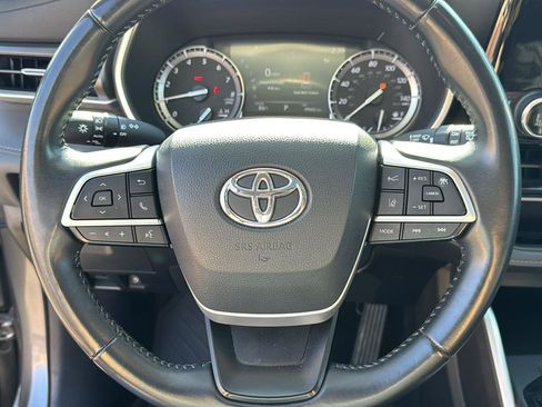 Used 2022 Toyota Highlander XLE image 12
