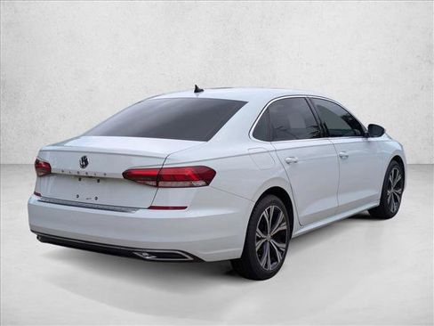 Used 2022 Volkswagen Passat 2.0T SE FWD image 5