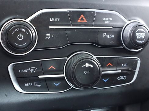 Used 2019 Dodge Charger SXT image 21