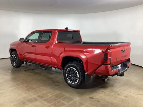 Used 2026 Toyota Tacoma TRD Sport w/ TRD Sport Upgrade Package AWD/4WD image 13