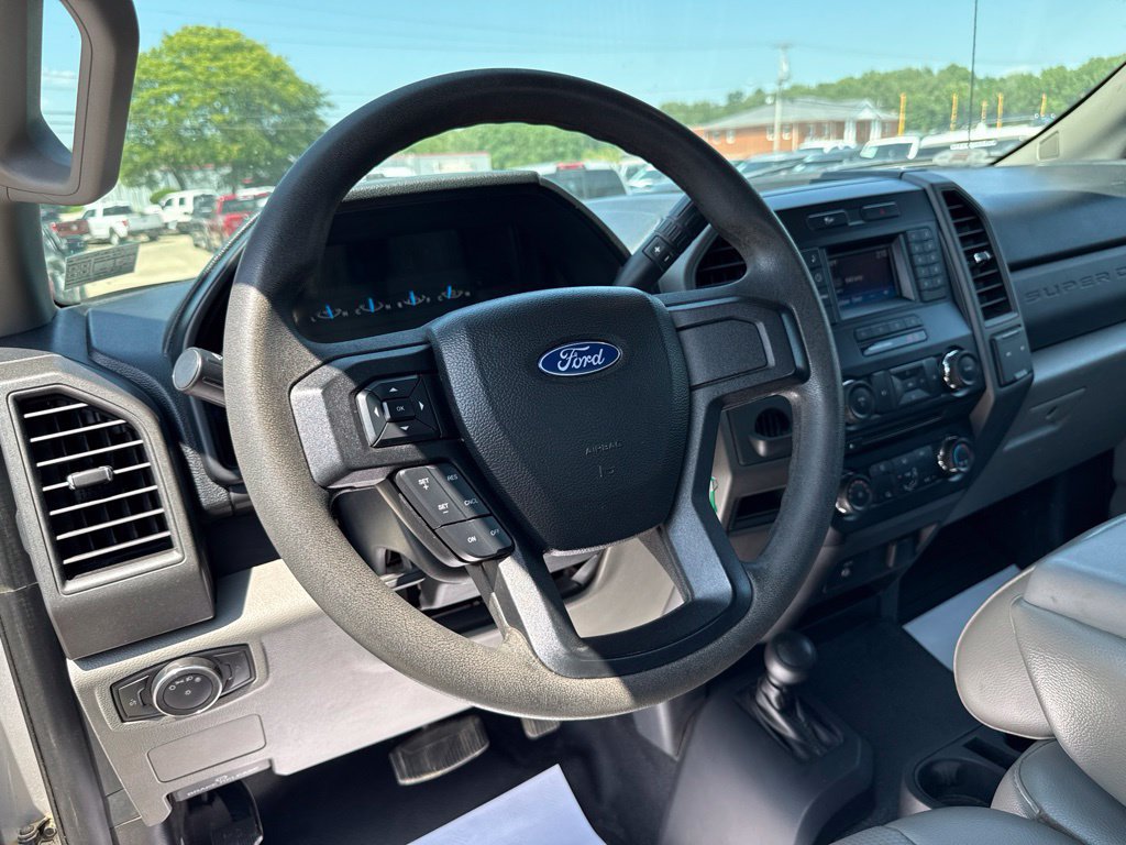 Used 2017 Ford F550 4x4 Regular Cab Super Duty image 23