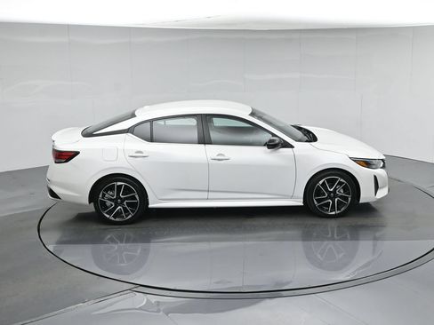 Used 2024 Nissan Sentra SR FWD image 40
