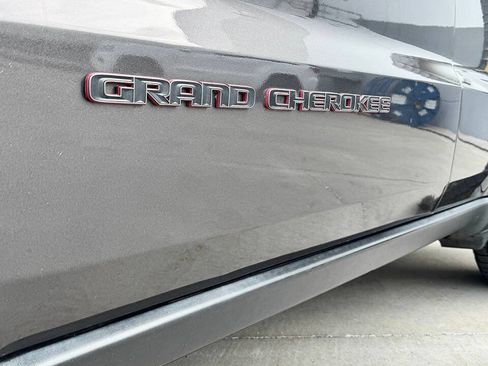 Used 2017 Jeep Grand Cherokee Trailhawk AWD/4WD image 15