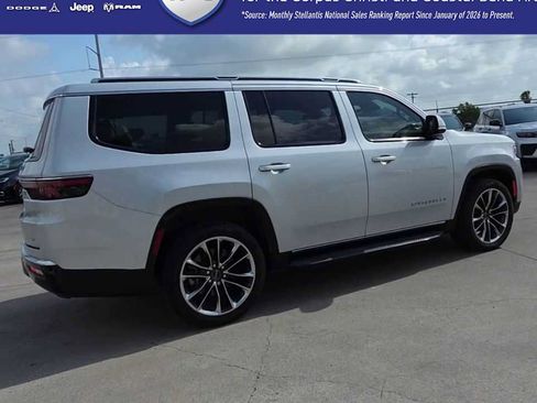 Used 2022 Jeep Wagoneer Series III w/ Flexible Seating Group AWD/4WD image 8