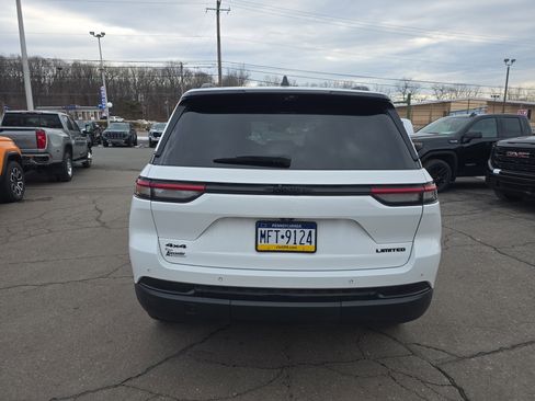 Used 2024 Jeep Grand Cherokee Limited w/ Luxury Tech Group II image 4