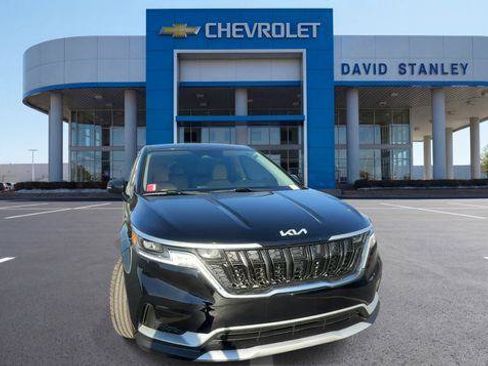 Used 2024 Kia Carnival LX FWD image 3