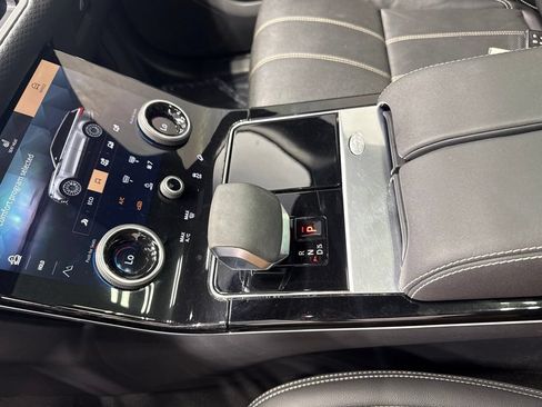 Used 2022 Land Rover Range Rover Velar S AWD/4WD image 34