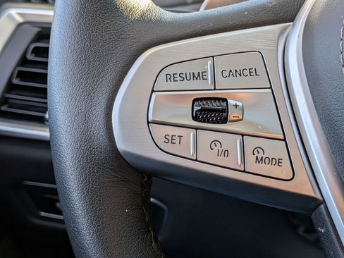 Used 2025 BMW X7 xDrive40i w/ Premium Package image 17