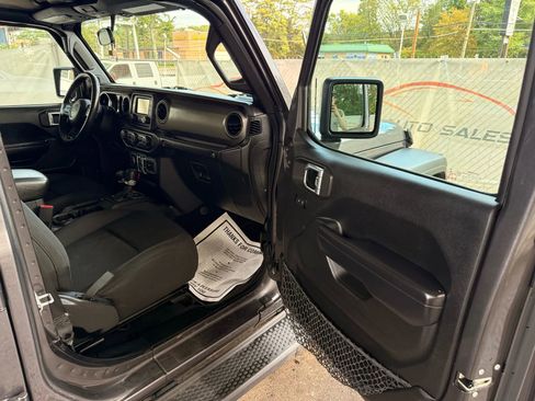 Used 2018 Jeep Wrangler Unlimited Sport S image 21