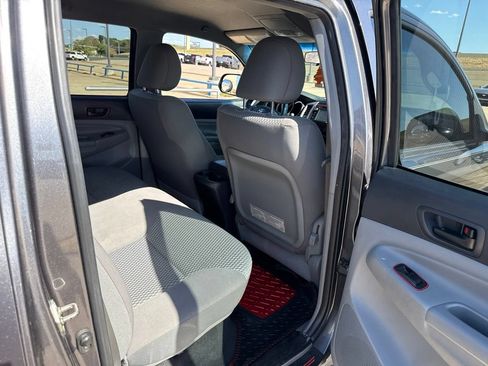 Used 2015 Toyota Tacoma PreRunner w/ SR5 Package RWD image 12