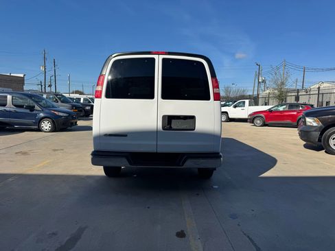 Used 2017 Chevrolet Express 3500 LT w/ LT Preferred Equipment Group image 7