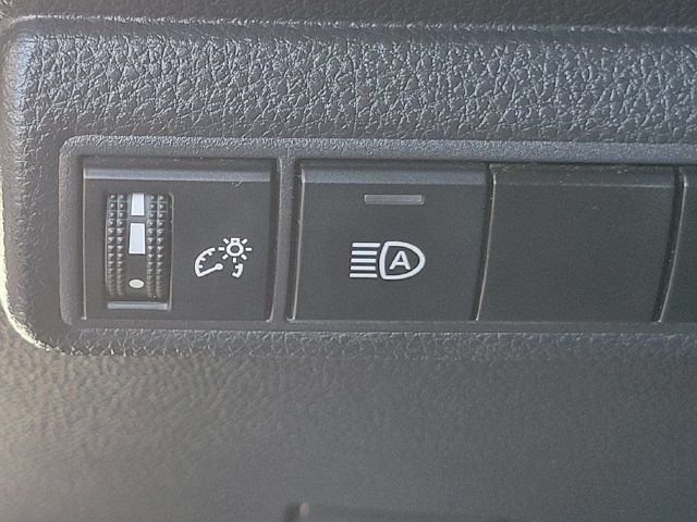 Used 2025 Toyota Corolla LE FWD image 15