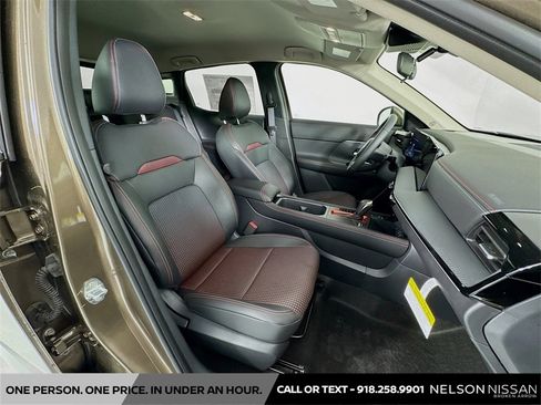 New 2025 Nissan Kicks SR image 25