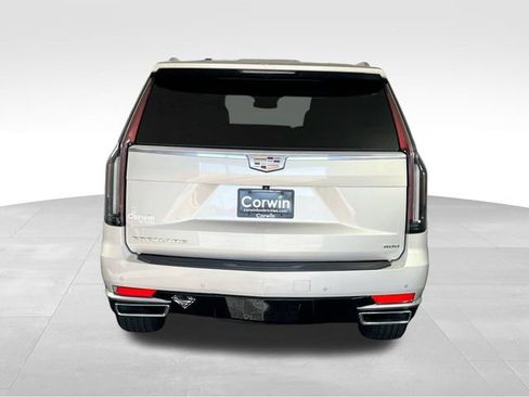 Used 2022 Cadillac Escalade Luxury w/ LPO, Floor Liner Package AWD/4WD image 14