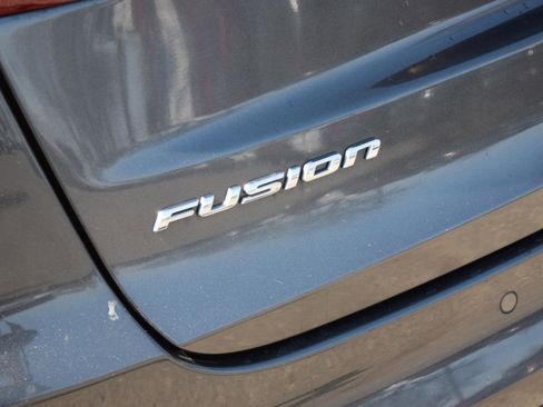 Used 2020 Ford Fusion SE image 12