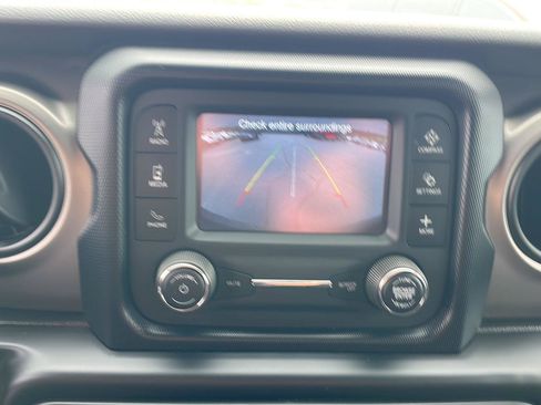 Used 2019 Jeep Wrangler Sport AWD/4WD image 24