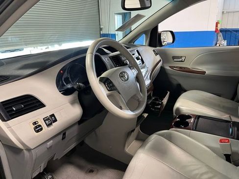 Used 2011 Toyota Sienna XLE FWD image 20