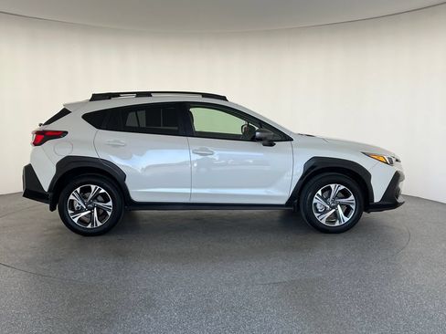 Used 2024 Subaru Crosstrek 2.0i Premium AWD/4WD image 2